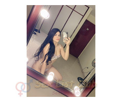 Hermosa flaca natural de piel blanca y sensual full arrecha