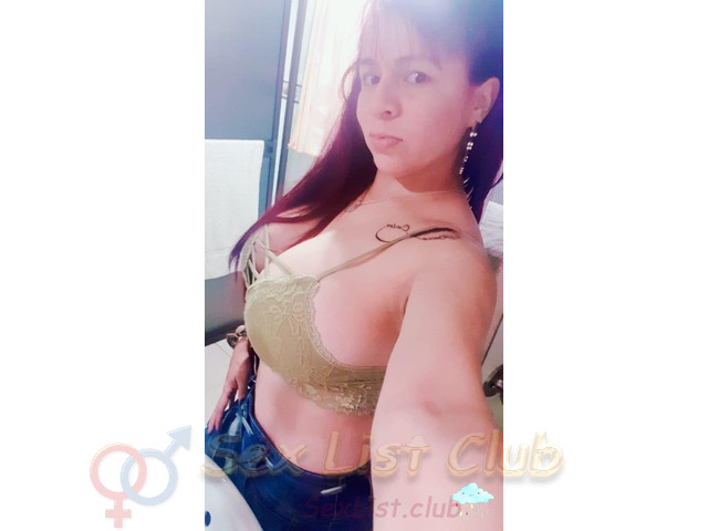 Tetona nalgona y con ganas de complacerte rico