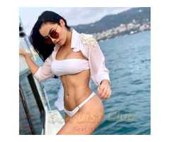 Selena es una preciosa y joven escort que ofrece sus servicios de lujo